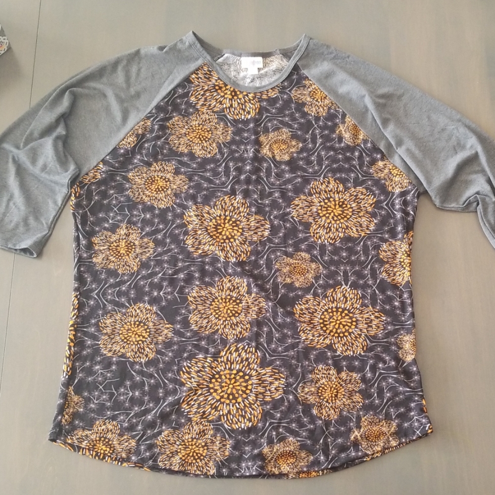 Lularoe Randy Tee ($BUNDLE AND SAVE$)
